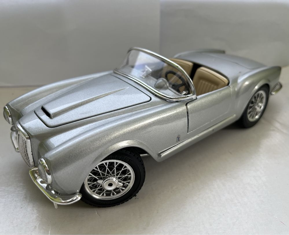 Model samochodu w skali 1:18 Lancia Aurelia Bburago Burago