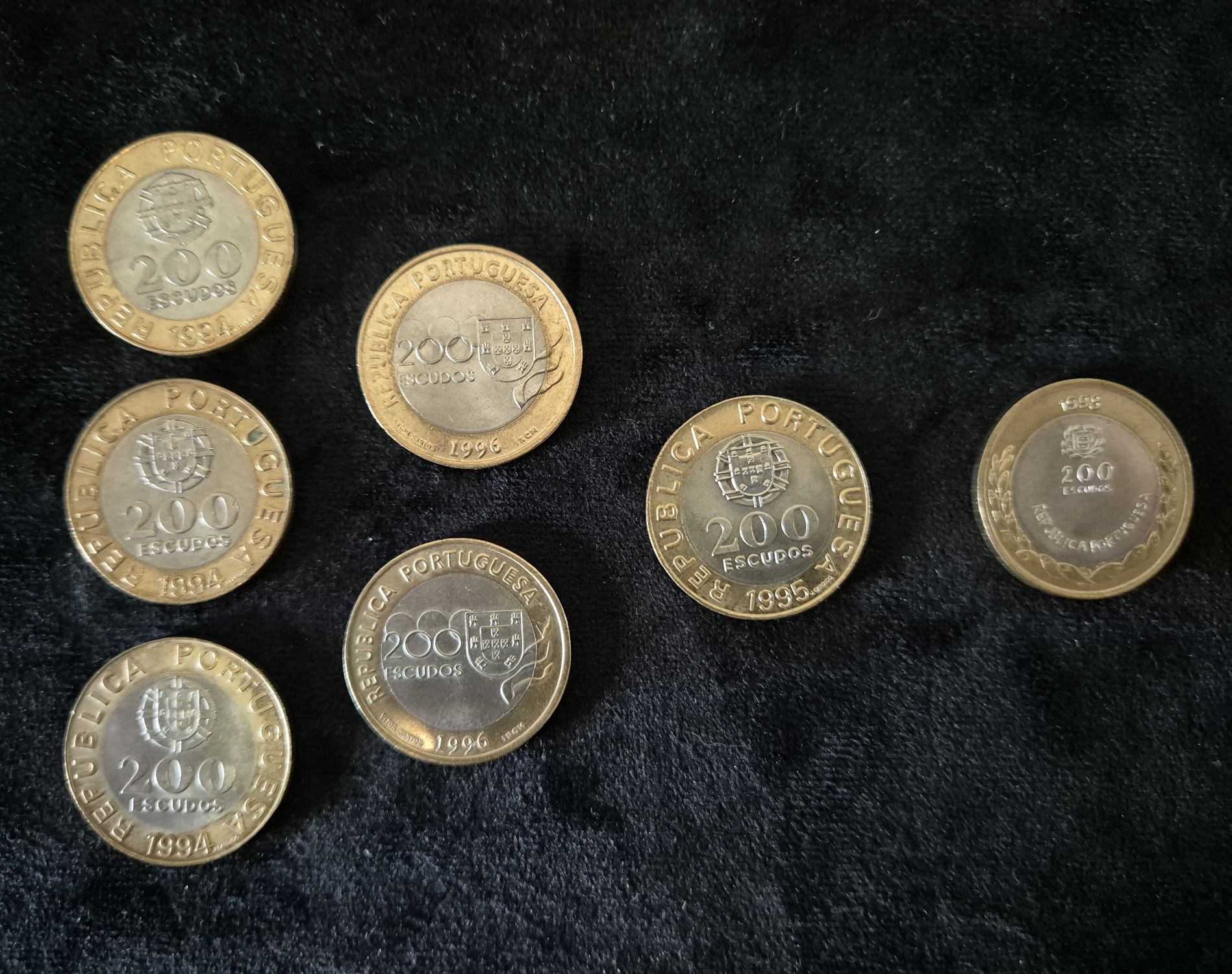 62 moedas de 1 escudo aplaca