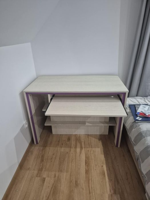 Sprzedam Biurko  z wysuwana półką