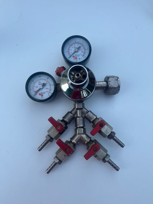 Редуктор на СО2 на 4 сорти пива