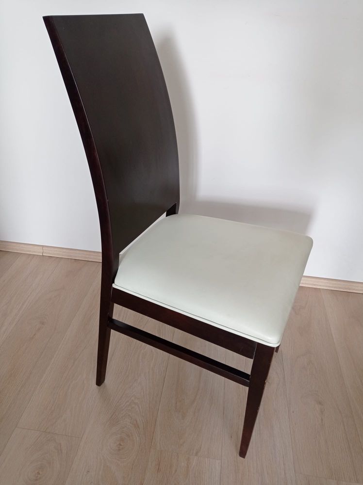4 drewniane krzesła do renowacji, skórzane siedzisko, komplet