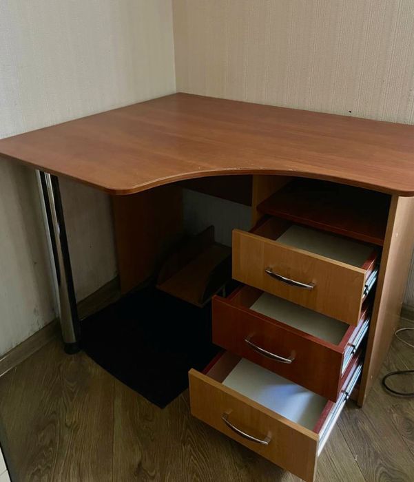 Продамо набір з чотирьх меблів