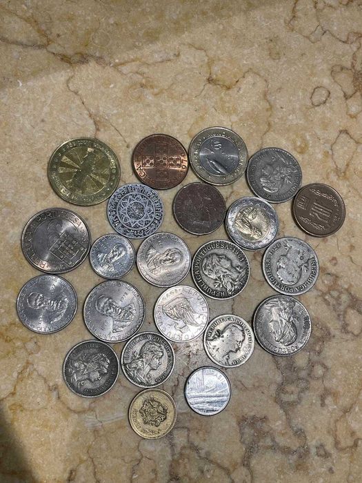 Moedas antigas portuguesas e de outras nacionalidades