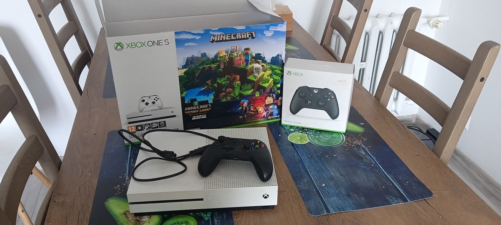 Uszkodzony Xbox one s 500 GB + pad