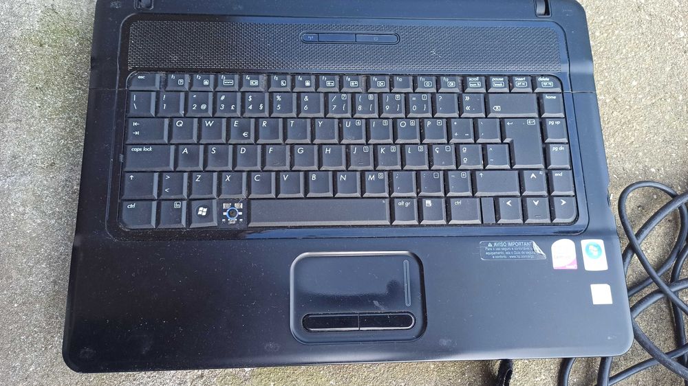 Vendo 2 portáteis avariados HP e ASUS