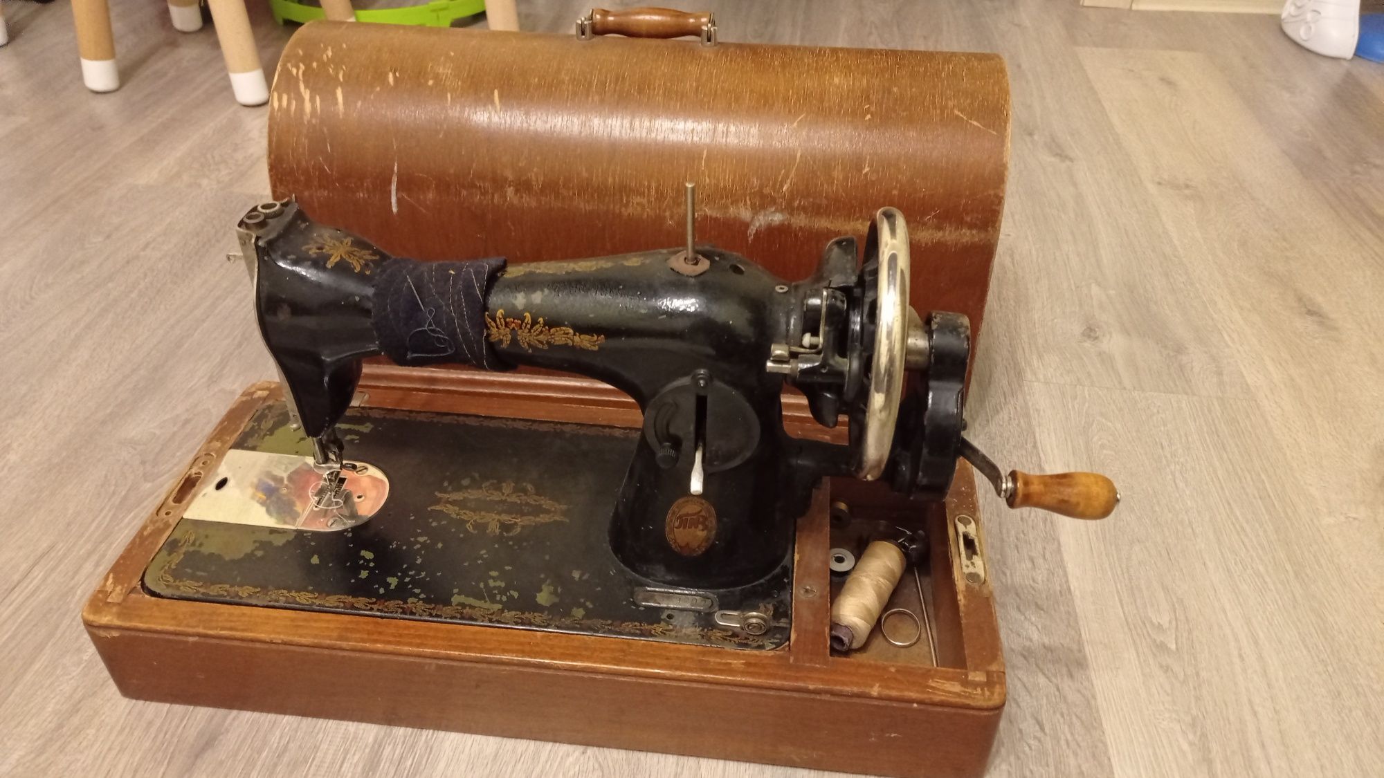 Швейна машинка ПМЗ у дерев'яному футлярі