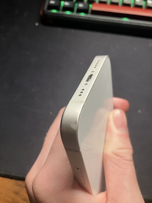 Iphone 13 128gb без айклауду робочий ios 18.5