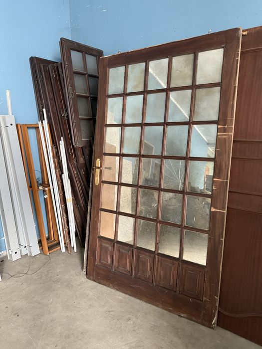 Portas de Madeira e Janelas