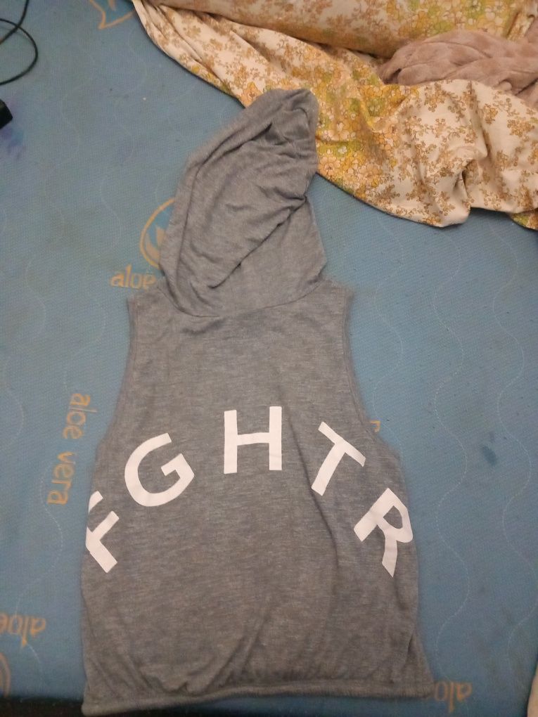 Camisola/top para adolescente sem mangas e com carapuço da bershka