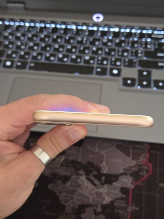 Вживаний iPhone 8+ 64gb Gold