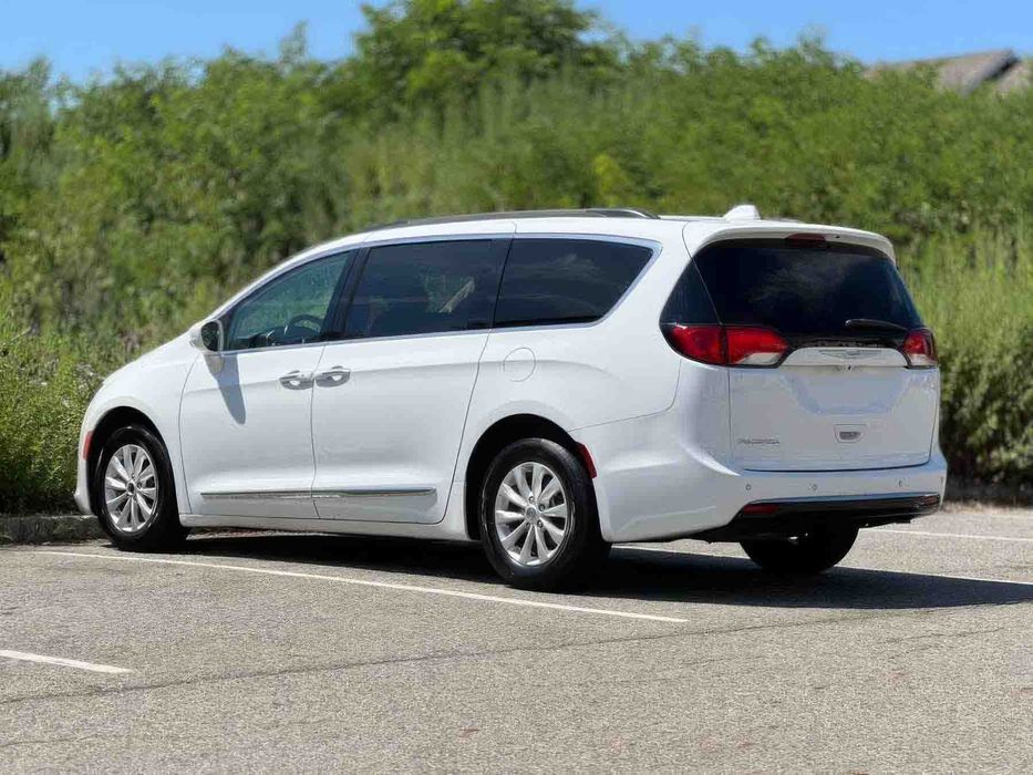 Chrysler Pacifica Touring L      2017