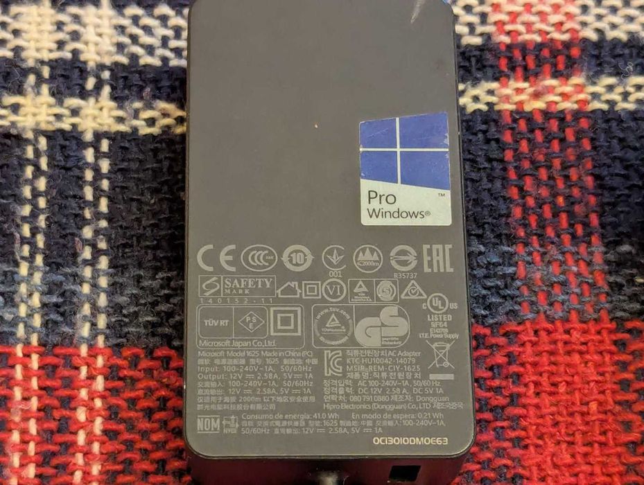 Блок живлення для планшетів Microsoft (model 1625) 12В, 2.58 А