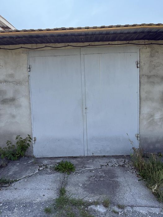 Продам гараж 10/5,5 район болгарбуд по вулиці Леваневського