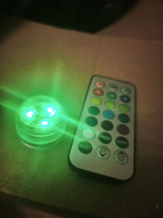 Kolorowa lampka z pilotem wodoodporna