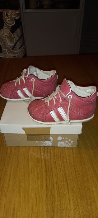 Adidaski Emel r.22