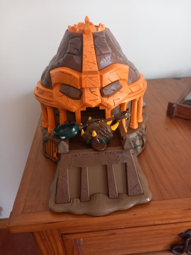 Gormiti figuras, carros, motas, castelo e vulcão