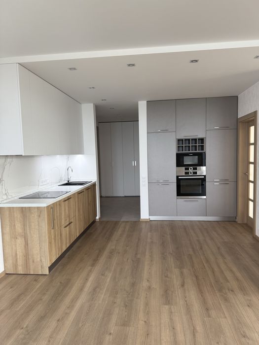 Продаж квартири з видом р.Дніпро вул.Жужоми