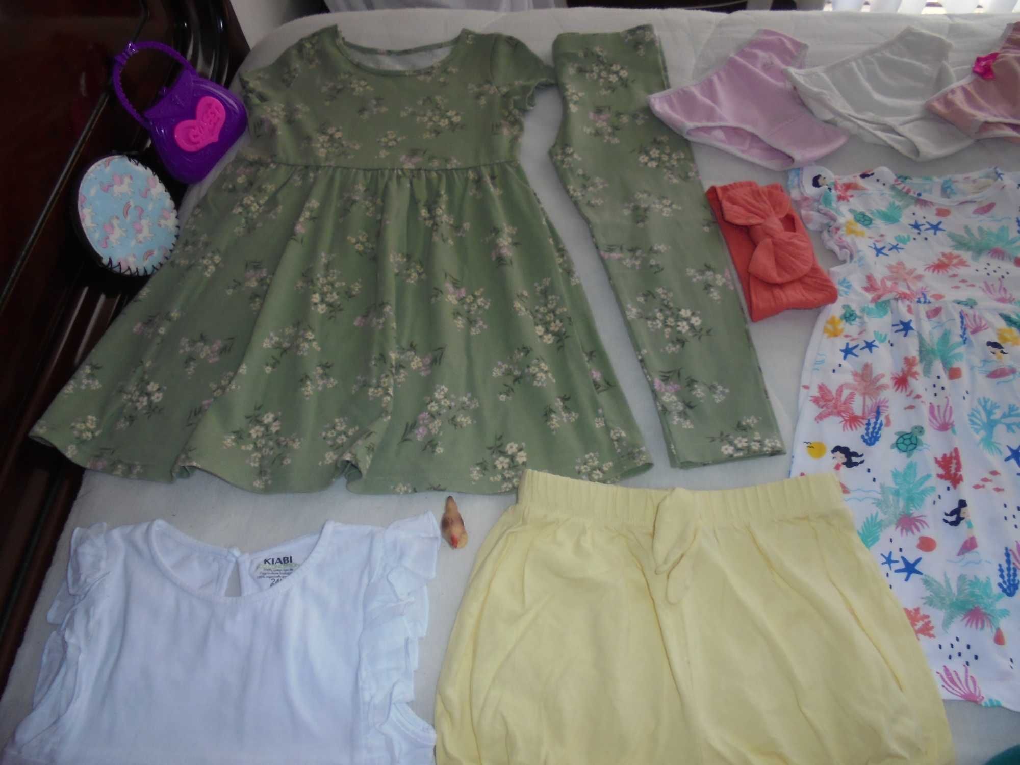lote de roupa de menina as sapatilhas