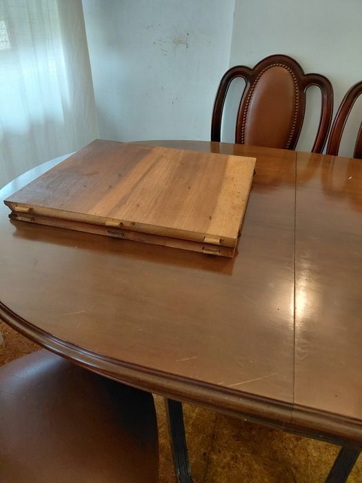Conjunto mesa e cadeiras