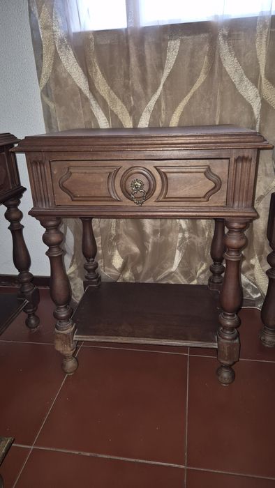 Conjunto de mobília de quarto  em pinho