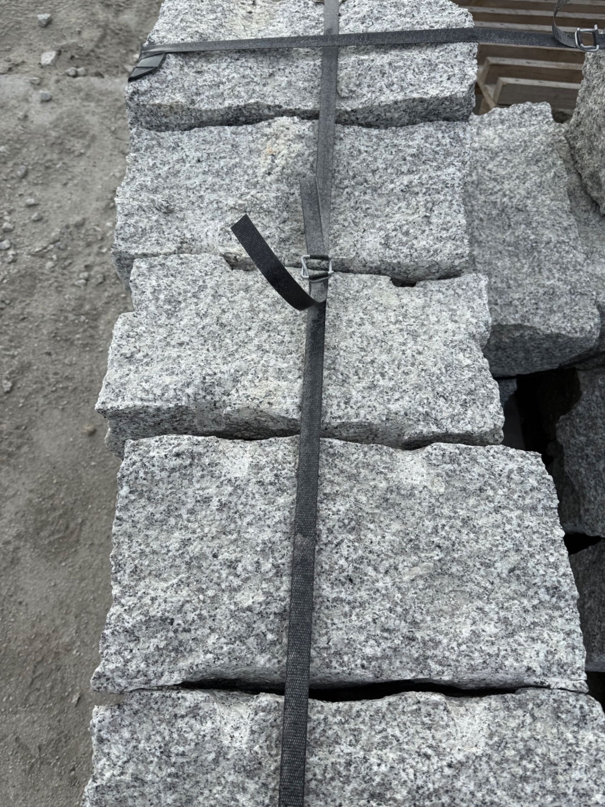 kamień murowy granitowy łupany