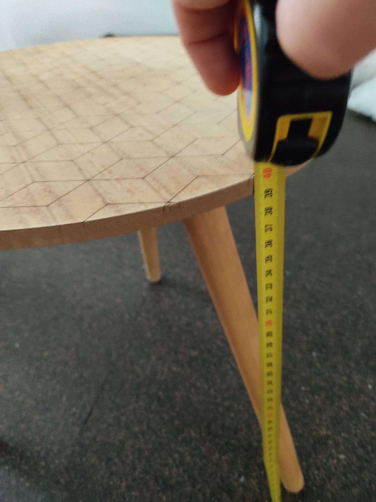 Mesa de cabeceira em contraplacado