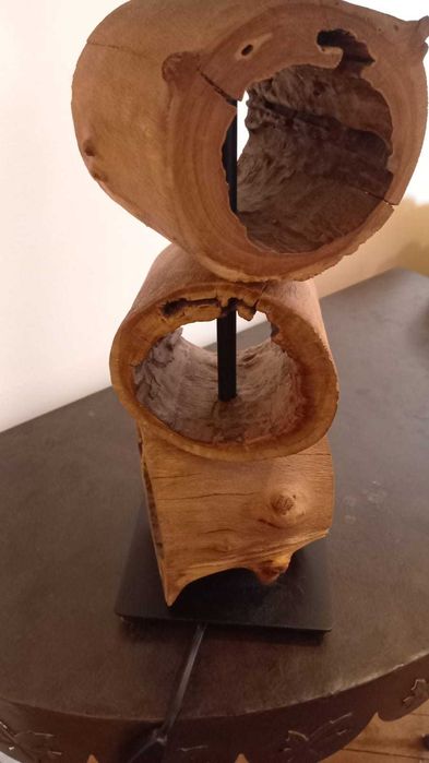 Candeeiro de mesa em madeira