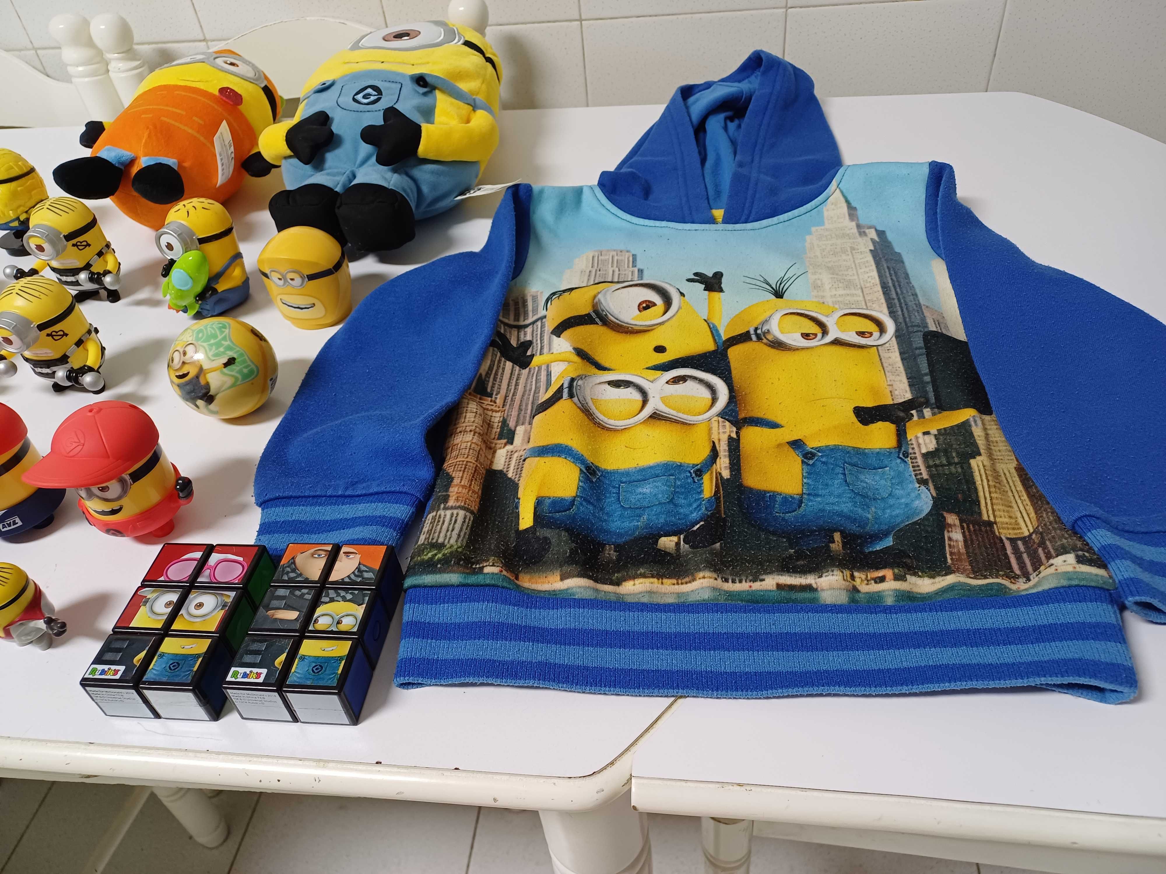 Conjunto de Minions com 18 bonecos 2 peluches 2 puzzles 1 bola 1 swet