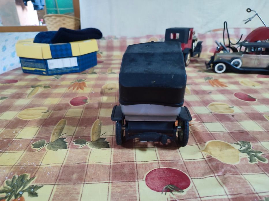 Carro de brinquedo vintage