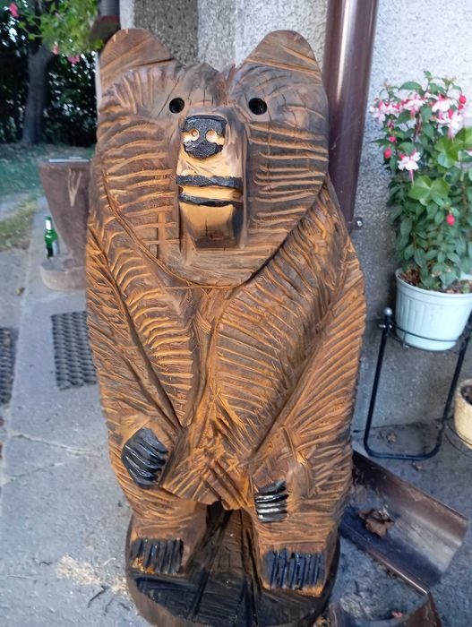 Rzeźba ogrodowa drewniana niedźwiedź