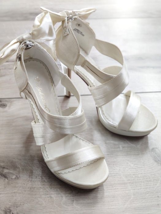 Вечірні/весільні босоніжки Fabuicious (колір Ivory Satin)