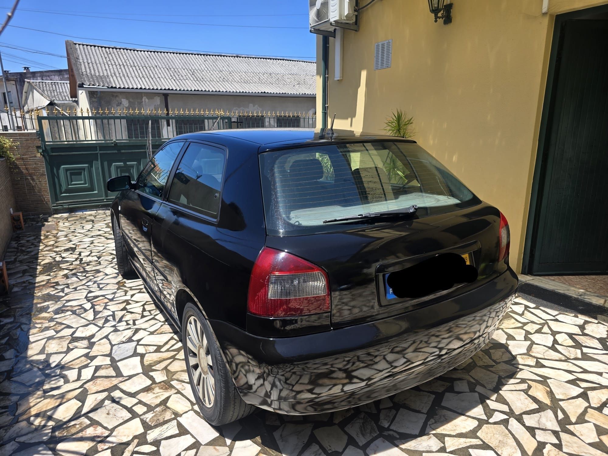 Audi A3 - 110 cv - 
110 cv
1999
Marcas naturais de uso. Mancha do lado