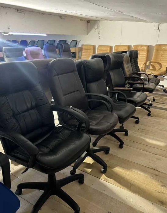 ВИГІДНО! Зручні офисні крісла ЗІ СКЛАДУ + Оплата частинами(5 платежів)