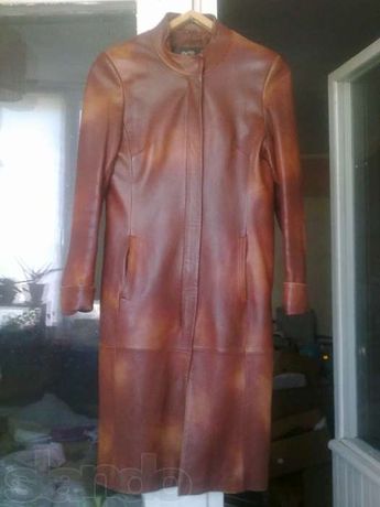 Продаю женское кожаное демисезонное пальто 46р.