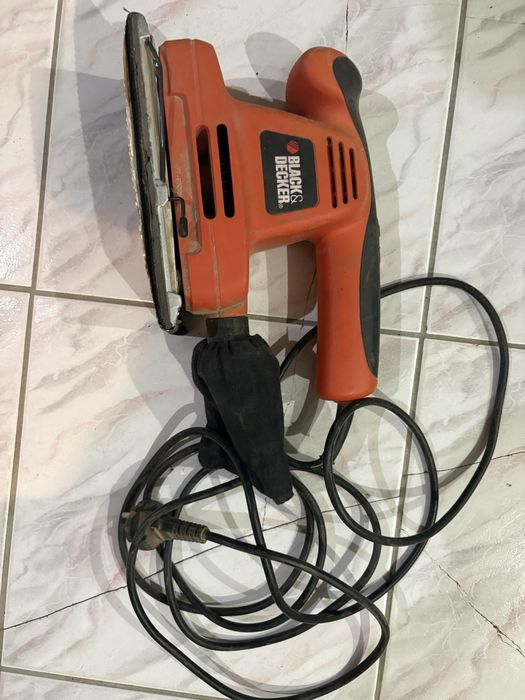 Професійна шліфмашина Black-Decker KA 197 E