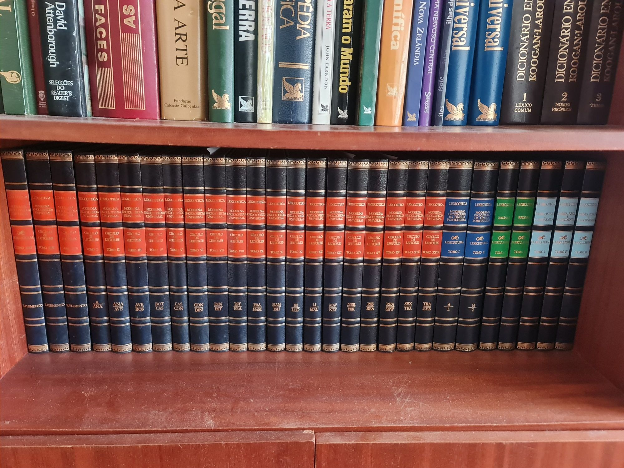 Centenas de Livros, enciclopédias