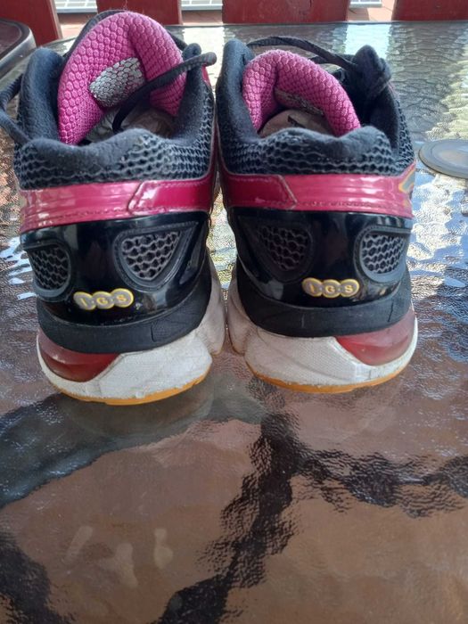 Buty damskie firmy Asics rozmiar 39