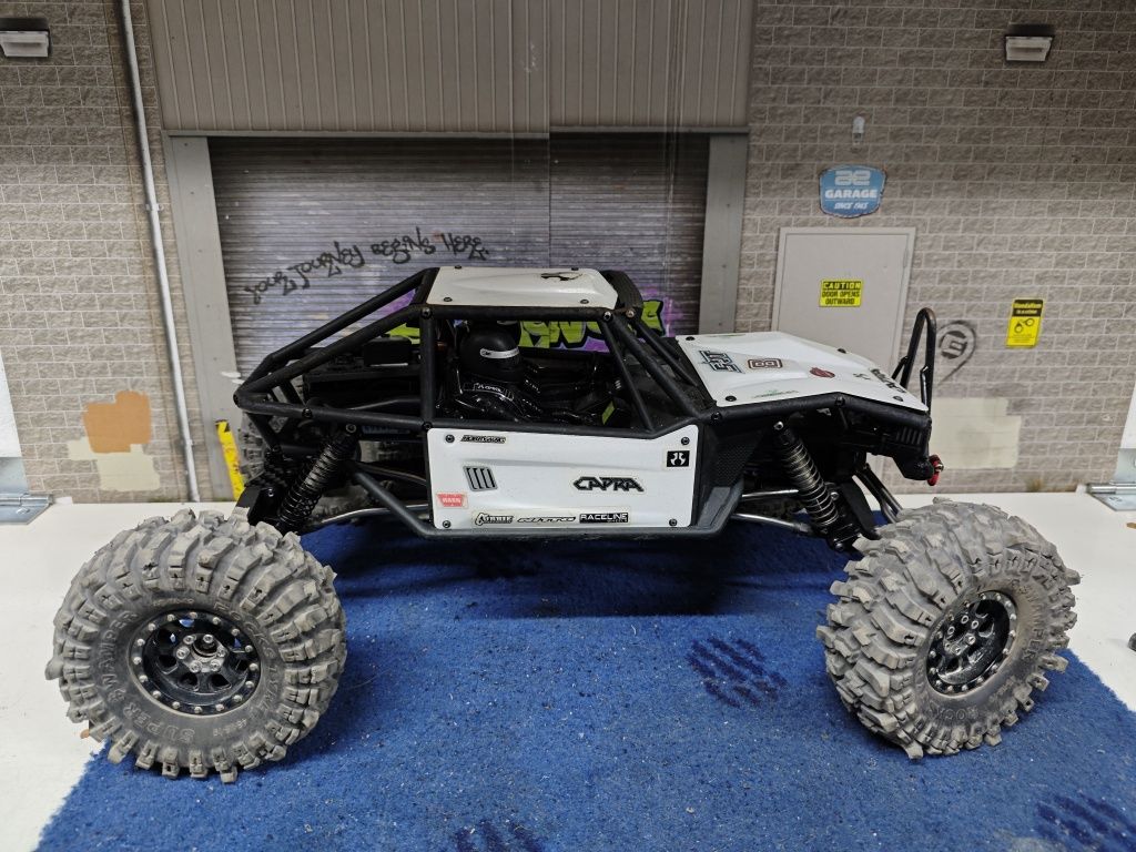 Axial Capra original