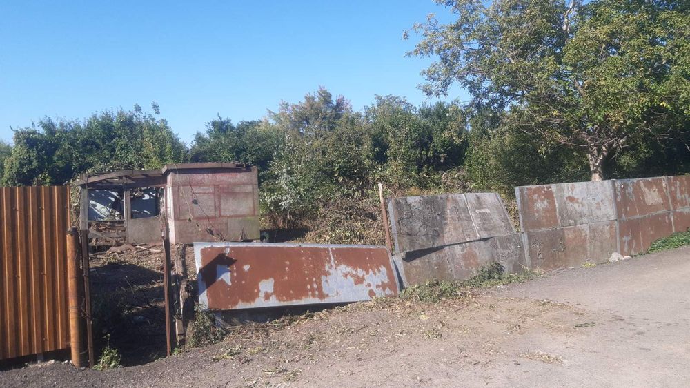 Розчистка території від Дерев трави та зелених насаджень, вивіз гілля