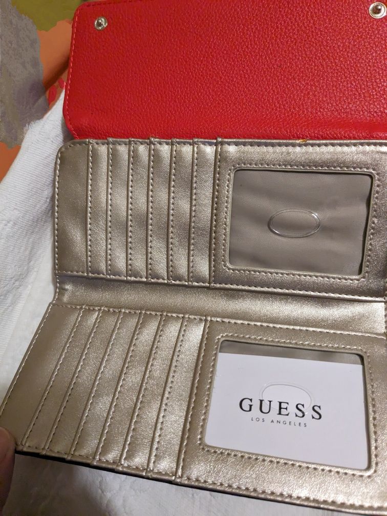 Porta moedas pele Guess