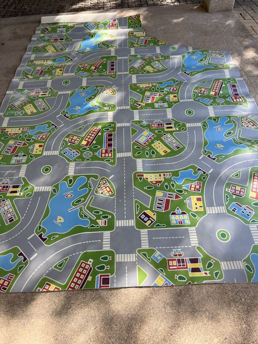 Tapetes de brincar para forrar chão. Material muito resistente.