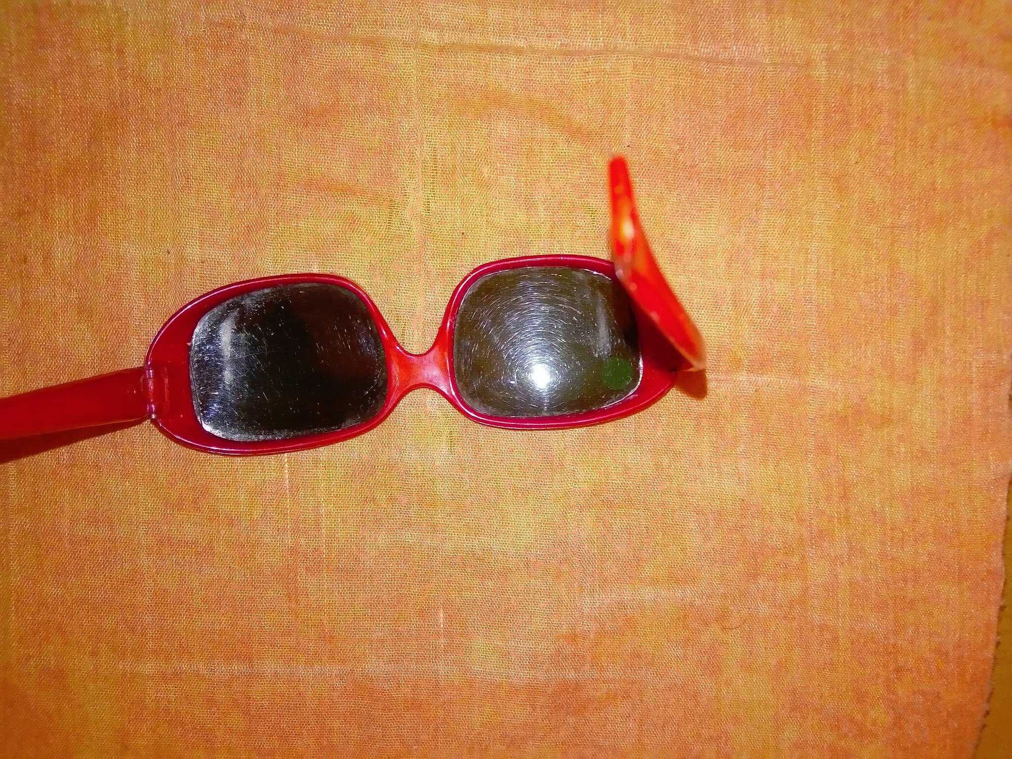 Okulary przeciwsłoneczne kolekcjonerskie czerwone dziecięce PRL