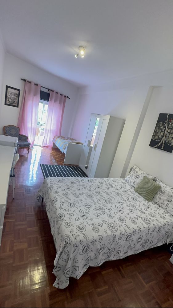 Quarto c cama casal + cama solteiro em Entroncamento