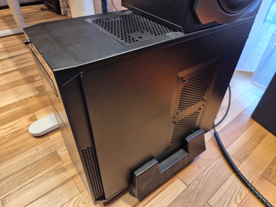 Komputer stacjonarny (i7-5820K + NVidia GTX 1070 + 32GB RAM + 2.5TB)