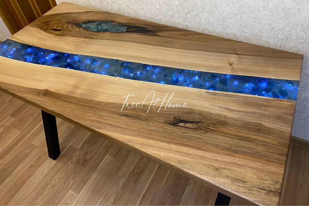 Дерев‘яний стіл з епоксидною смолою та підсвіткою 120х60
