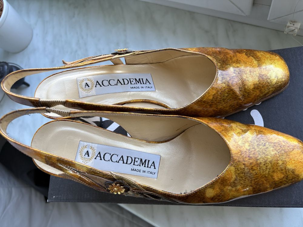 Eleganckie buty wloskie r. 38 skóra lakierowana