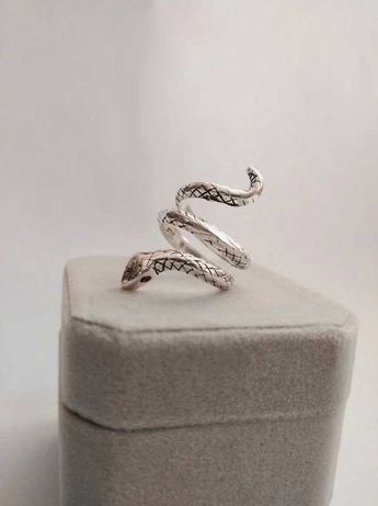 Duży srebrny pierścionek wąż z cyrkoniami