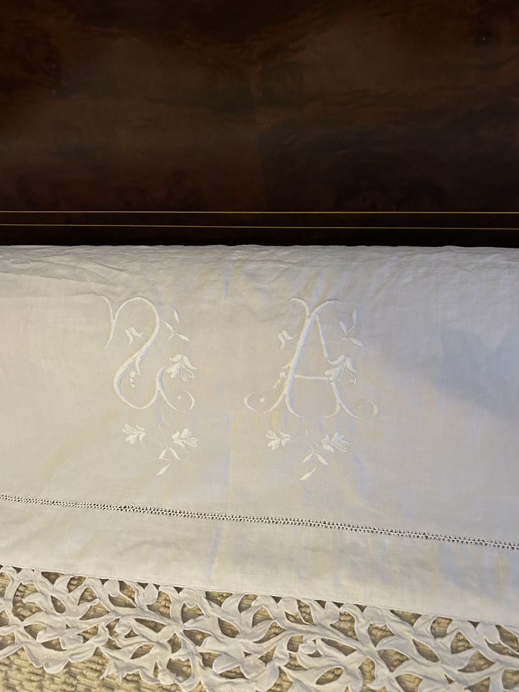 Lençol com monograma em linho puro