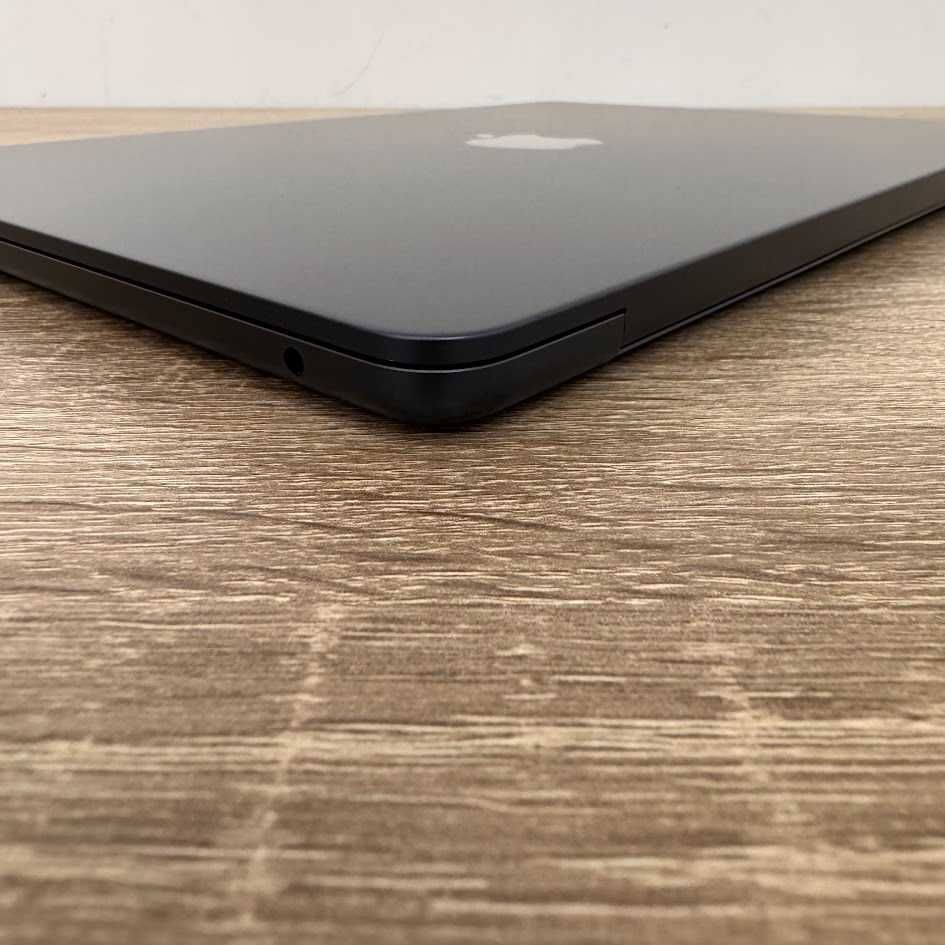 Macbook Air 13.6" 2024 M3 / 16Gb DDR5 / SSD 256Gb акб:100% (код:M0478)