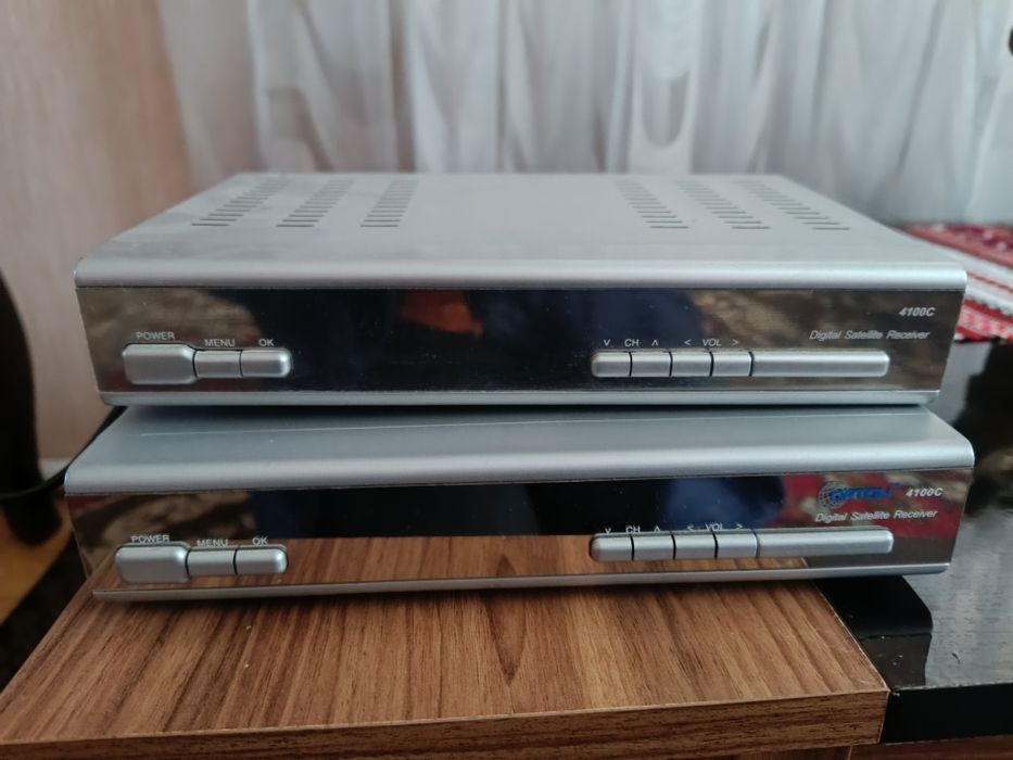 Супутниковий ресивер моделі 4100C.
